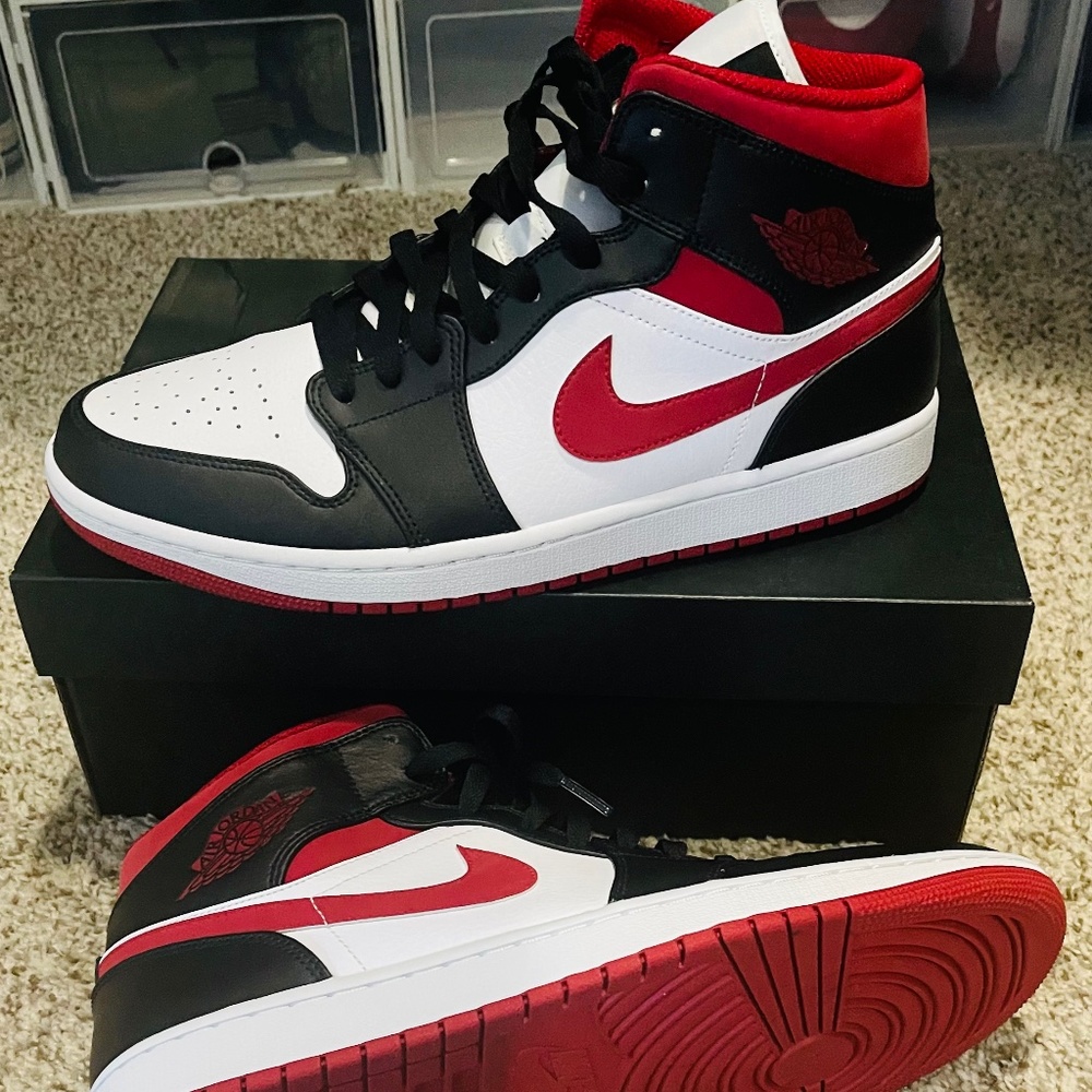 AIR JORDAN 1 MID SALE!